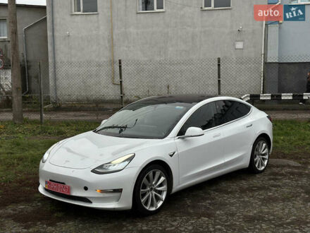 Белый Тесла Модель 3, объемом двигателя 0 л и пробегом 202 тыс. км за 13900 $, фото 1 на Automoto.ua