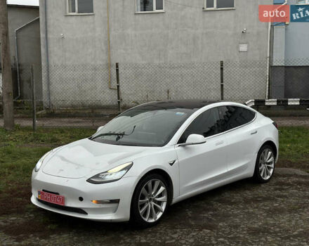 Белый Тесла Модель 3, объемом двигателя 0 л и пробегом 202 тыс. км за 13900 $, фото 1 на Automoto.ua