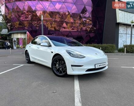 Белый Тесла Модель 3, объемом двигателя 0 л и пробегом 153 тыс. км за 16490 $, фото 1 на Automoto.ua