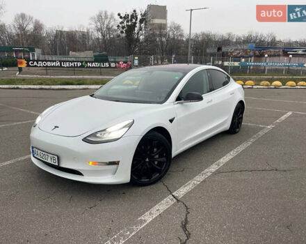 Белый Тесла Модель 3, объемом двигателя 0 л и пробегом 196 тыс. км за 15500 $, фото 1 на Automoto.ua