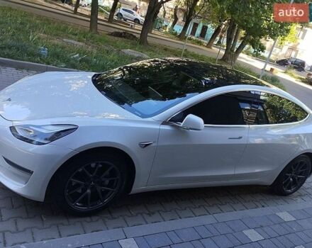 Білий Тесла Модель 3, об'ємом двигуна 0 л та пробігом 140 тис. км за 17000 $, фото 1 на Automoto.ua