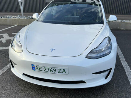 Белый Тесла Модель 3, объемом двигателя 0 л и пробегом 63 тыс. км за 17000 $, фото 1 на Automoto.ua