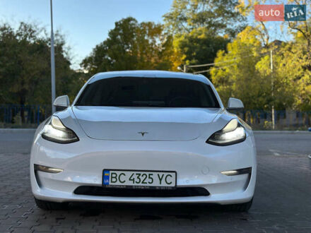 Білий Тесла Модель 3, об'ємом двигуна 0 л та пробігом 137 тис. км за 16400 $, фото 1 на Automoto.ua