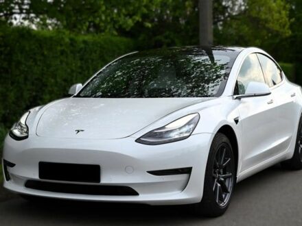 Тесла Модель 3 2018 у Києві на Automoto.ua Білий Тесла Модель 3, об'ємом двигуна 0 л та пробігом 132 тис. км за 10800 $, фото 1 на Automoto.ua