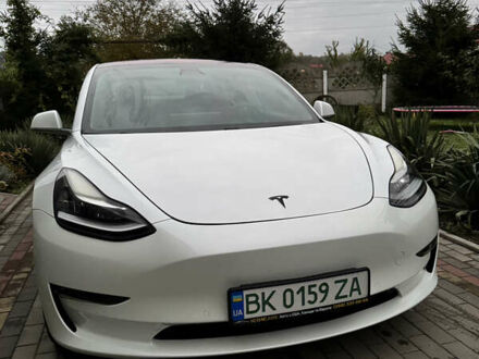 Белый Тесла Модель 3, объемом двигателя 0 л и пробегом 123 тыс. км за 16595 $, фото 1 на Automoto.ua