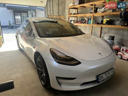 Тесла Модель 3 2018 в Костополе на Automoto.ua Белый Тесла Модель 3, объемом двигателя 0 л и пробегом 190 тыс. км за 16500 $, фото 1 на Automoto.ua