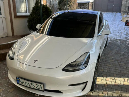 Белый Тесла Модель 3, объемом двигателя 0 л и пробегом 91 тыс. км за 17000 $, фото 1 на Automoto.ua