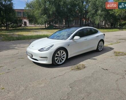 Белый Тесла Модель 3, объемом двигателя 0 л и пробегом 69 тыс. км за 21000 $, фото 1 на Automoto.ua