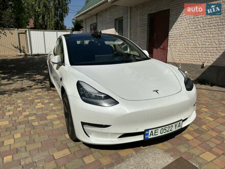 Тесла Модель 3 2018 у Кривому Розі на Automoto.ua Білий Тесла Модель 3, об'ємом двигуна 0 л та пробігом 105 тис. км за 15200 $, фото 1 на Automoto.ua