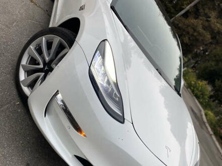 Білий Тесла Модель 3, об'ємом двигуна 0 л та пробігом 50 тис. км за 19300 $, фото 1 на Automoto.ua