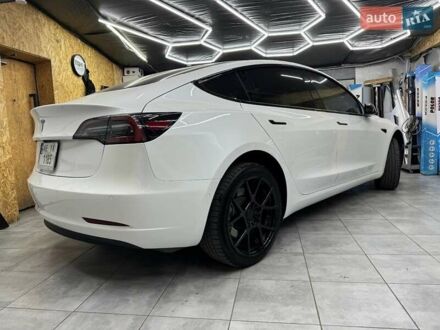 Белый Тесла Модель 3, объемом двигателя 0 л и пробегом 177 тыс. км за 22999 $, фото 1 на Automoto.ua