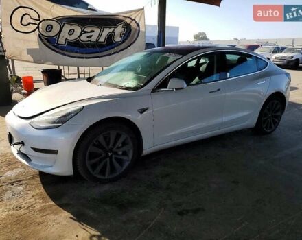 Білий Тесла Модель 3, об'ємом двигуна 0 л та пробігом 70 тис. км за 5000 $, фото 1 на Automoto.ua