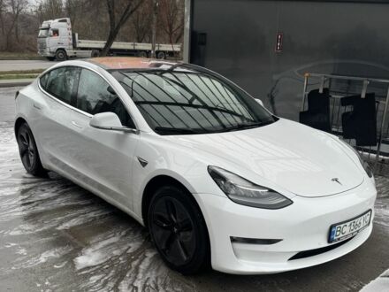 Белый Тесла Модель 3, объемом двигателя 0 л и пробегом 130 тыс. км за 16000 $, фото 1 на Automoto.ua
