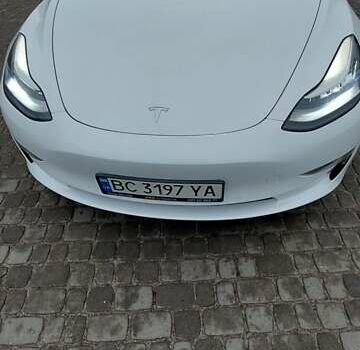 Білий Тесла Модель 3, об'ємом двигуна 0 л та пробігом 123 тис. км за 17300 $, фото 1 на Automoto.ua
