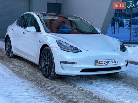 Білий Тесла Модель 3, об'ємом двигуна 0 л та пробігом 99 тис. км за 18200 $, фото 1 на Automoto.ua