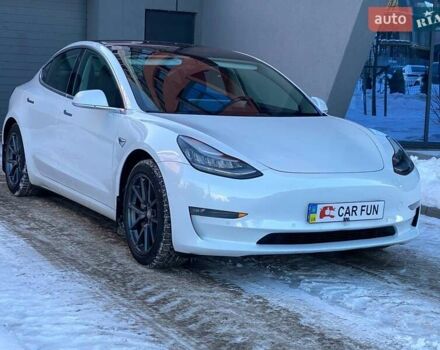 Білий Тесла Модель 3, об'ємом двигуна 0 л та пробігом 99 тис. км за 18200 $, фото 1 на Automoto.ua