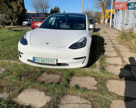 Білий Тесла Модель 3, об'ємом двигуна 0 л та пробігом 121 тис. км за 17500 $, фото 1 на Automoto.ua