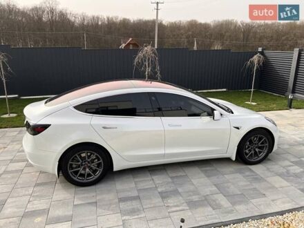 Белый Тесла Модель 3, объемом двигателя 0 л и пробегом 132 тыс. км за 20100 $, фото 1 на Automoto.ua