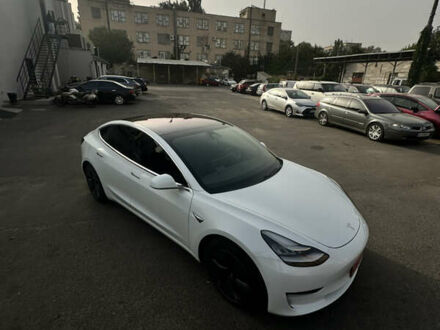 Тесла Модель 3 2018 в Одессе на Automoto.ua Белый Тесла Модель 3, объемом двигателя 0 л и пробегом 58 тыс. км за 18000 $, фото 1 на Automoto.ua
