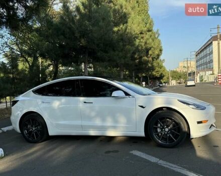 Белый Тесла Модель 3, объемом двигателя 0 л и пробегом 100 тыс. км за 16900 $, фото 1 на Automoto.ua