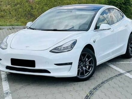 Тесла Модель 3 2018 у Києві на Automoto.ua Білий Тесла Модель 3, об'ємом двигуна 0 л та пробігом 76 тис. км за 12400 $, фото 1 на Automoto.ua