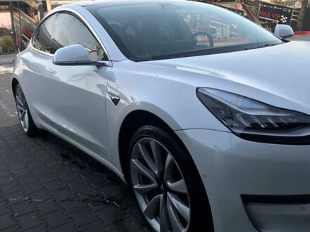 Тесла Модель 3 2018 в Белой Церкве на Automoto.ua Белый Тесла Модель 3, объемом двигателя 0 л и пробегом 105 тыс. км за 22000 $, фото 1 на Automoto.ua
