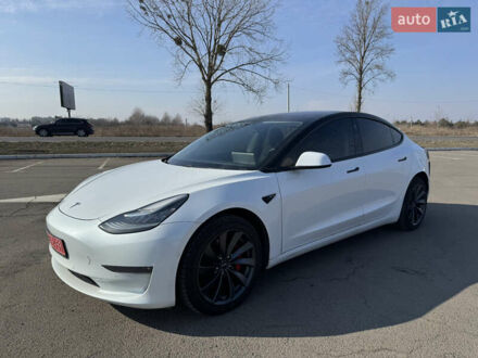Тесла Модель 3 2018 у Луцьку на Automoto.ua Білий Тесла Модель 3, об'ємом двигуна 0 л та пробігом 119 тис. км за 15500 $, фото 1 на Automoto.ua