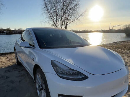 Білий Тесла Модель 3, об'ємом двигуна 0 л та пробігом 44 тис. км за 19500 $, фото 1 на Automoto.ua