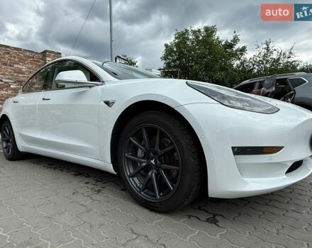 Білий Тесла Модель 3, об'ємом двигуна 0 л та пробігом 84 тис. км за 17600 $, фото 1 на Automoto.ua