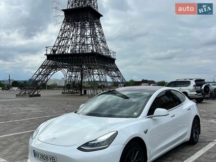 Белый Тесла Модель 3, объемом двигателя 0 л и пробегом 153 тыс. км за 18000 $, фото 1 на Automoto.ua