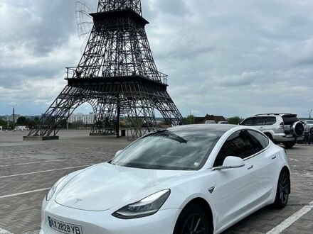 Белый Тесла Модель 3, объемом двигателя 0 л и пробегом 153 тыс. км за 16700 $, фото 1 на Automoto.ua