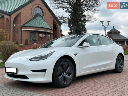 Тесла Модель 3 2018 в Киеве на Automoto.ua Белый Тесла Модель 3, объемом двигателя 0 л и пробегом 150 тыс. км за 25700 $, фото 1 на Automoto.ua