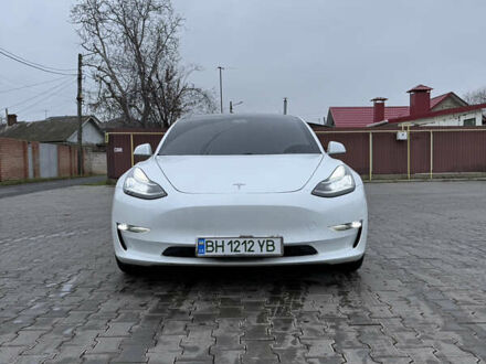Белый Тесла Модель 3, объемом двигателя 0 л и пробегом 123 тыс. км за 18000 $, фото 1 на Automoto.ua