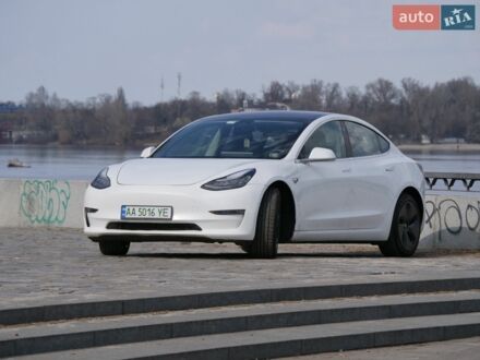 Білий Тесла Модель 3, об'ємом двигуна 0 л та пробігом 250 тис. км за 13950 $, фото 1 на Automoto.ua