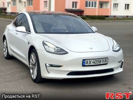 Тесла Модель 3 2018 в Харькове на Automoto.ua Белый Тесла Модель 3, объемом двигателя 0 л и пробегом 106 тыс. км за 20000 $, фото 1 на Automoto.ua