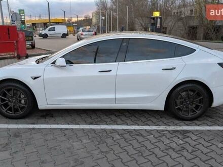 Білий Тесла Модель 3, об'ємом двигуна 0 л та пробігом 143 тис. км за 16700 $, фото 1 на Automoto.ua