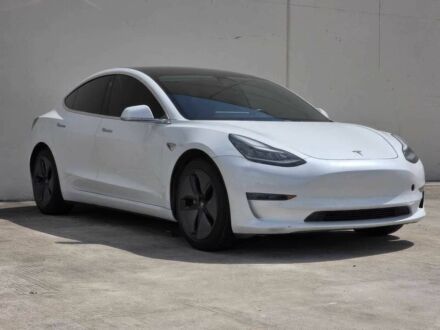 Тесла Модель 3 2018 в Ивано-Франковске на Automoto.ua Белый Тесла Модель 3, объемом двигателя 0 л и пробегом 80 тыс. км за 7500 $, фото 1 на Automoto.ua