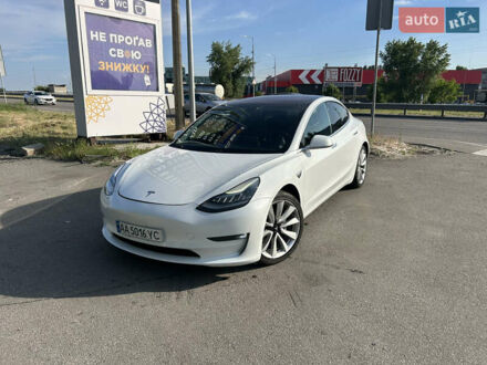 Тесла Модель 3 2018 у Києві на Automoto.ua Білий Тесла Модель 3, об'ємом двигуна 0 л та пробігом 90 тис. км за 16999 $, фото 1 на Automoto.ua