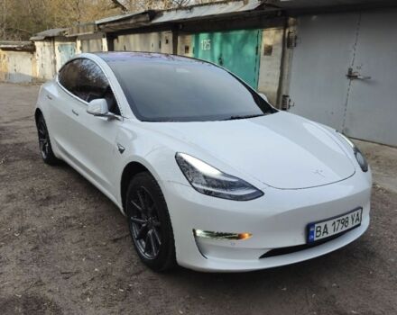 Білий Тесла Модель 3, об'ємом двигуна 0 л та пробігом 160 тис. км за 17000 $, фото 1 на Automoto.ua
