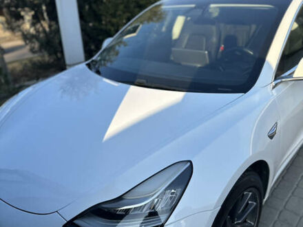 Тесла Модель 3 2018 в Львове на Automoto.ua Белый Тесла Модель 3, объемом двигателя 0 л и пробегом 93 тыс. км за 19000 $, фото 1 на Automoto.ua