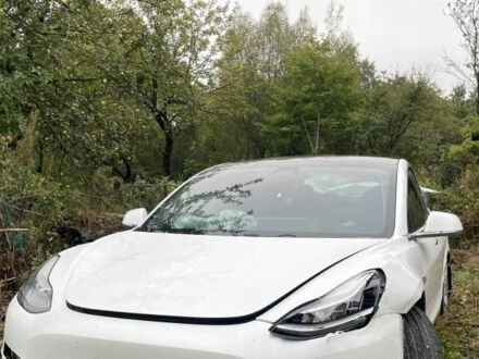 Белый Тесла Модель 3, объемом двигателя 0 л и пробегом 200 тыс. км за 6000 $, фото 1 на Automoto.ua
