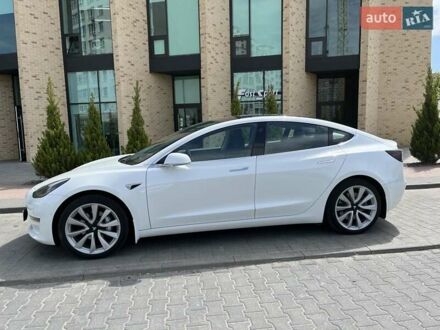 Тесла Модель 3 2018 в Хмельницком на Automoto.ua Белый Тесла Модель 3, объемом двигателя 0 л и пробегом 115 тыс. км за 17500 $, фото 1 на Automoto.ua