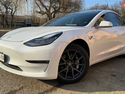 Білий Тесла Модель 3, об'ємом двигуна 0 л та пробігом 136 тис. км за 15950 $, фото 1 на Automoto.ua