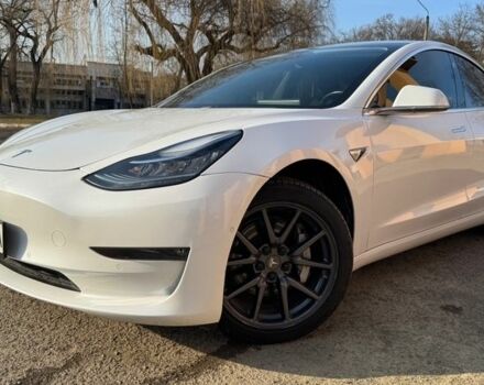 Білий Тесла Модель 3, об'ємом двигуна 0 л та пробігом 136 тис. км за 15950 $, фото 1 на Automoto.ua