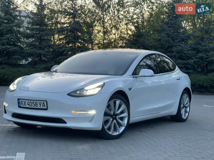 Тесла Модель 3 2018 в Харькове на Automoto.ua Белый Тесла Модель 3, объемом двигателя 0 л и пробегом 108 тыс. км за 17600 $, фото 1 на Automoto.ua