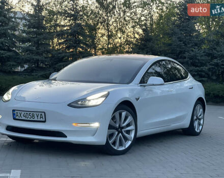 Белый Тесла Модель 3, объемом двигателя 0 л и пробегом 108 тыс. км за 17600 $, фото 1 на Automoto.ua