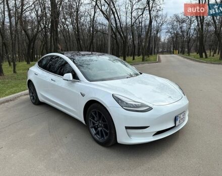 Білий Тесла Модель 3, об'ємом двигуна 0 л та пробігом 67 тис. км за 18500 $, фото 1 на Automoto.ua