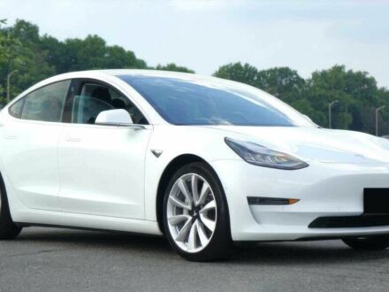 Тесла Модель 3 2018 в Киеве на Automoto.ua Белый Тесла Модель 3, объемом двигателя 0 л и пробегом 43 тыс. км за 7500 $, фото 1 на Automoto.ua