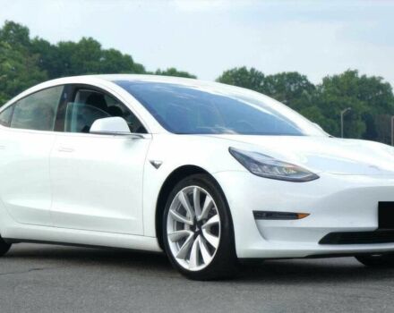 Тесла Модель 3 2018 в Киеве на Automoto.ua Белый Тесла Модель 3, объемом двигателя 0 л и пробегом 43 тыс. км за 7500 $, фото 1 на Automoto.ua