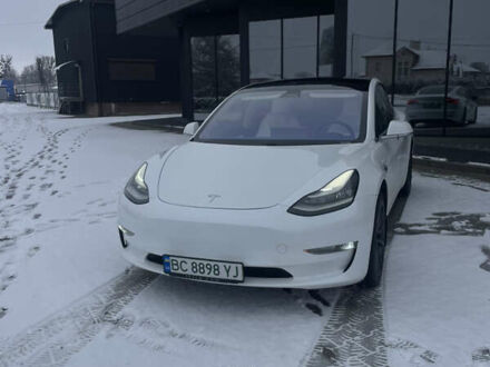 Белый Тесла Модель 3, объемом двигателя 0 л и пробегом 105 тыс. км за 19999 $, фото 1 на Automoto.ua